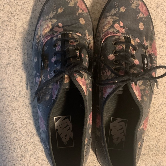 Van’s - Picture 2 of 3